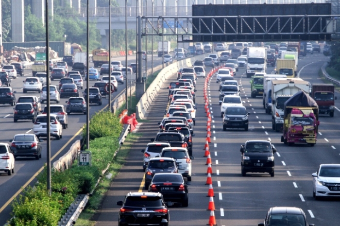 Padat Merayap! Arus Balik Libur Tahun Baru Islam di Tol Jakarta-Cikampek Diatur Contraflow