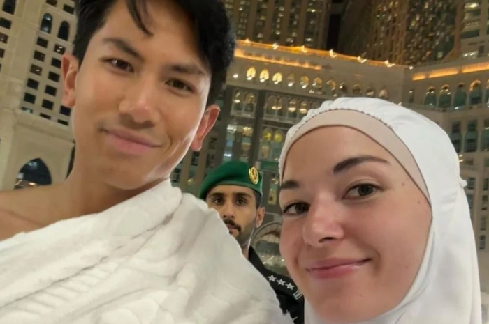 Jalani Ibadah Umrah, Gaya Sederhana Anisha Rosnah dan Pangeran Abdul Mateen Jadi Sorotan!
