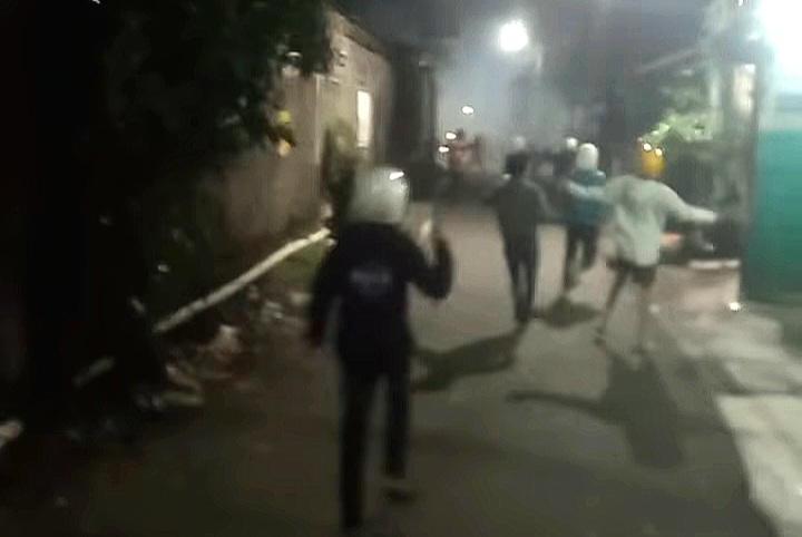 Bikin Resah! Tawuran Antar Geng di Ciledug Gunakan Celurit Hingga Botol Miras Melayang