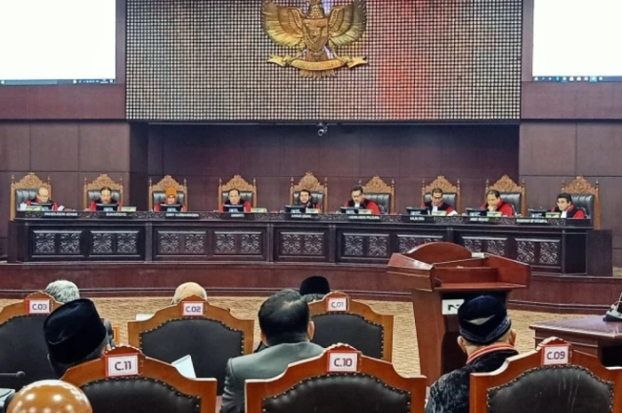 3 Fakta Sidang Putusan MK: Semua Gugatan Ditolak, Tiga Hakim Dissenting Opinion!
