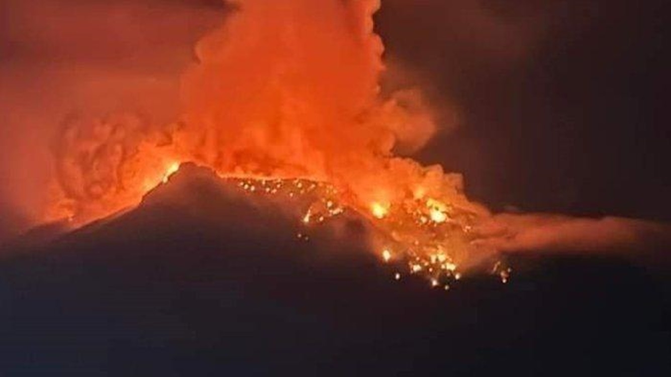Sebelum Gunung Ruang Meletus, Terjadi Enam Kali Gempa Tektonik