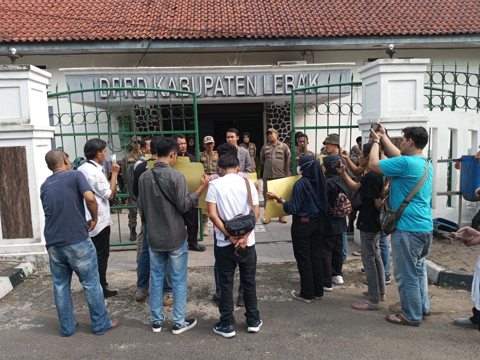 Di Demo Jurnalis Tolak Revisi RUU Penyiaran, Ketua DPRD Lebak Janji Sampaikan Aspirasi Jurnalis ke DPR RI