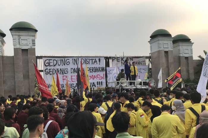 Hari Ini! Menolak Pengesahan Revisi UU Pilkada, Ribuan Buruh & Mahasiswa Demo di Depan Gedung DPR