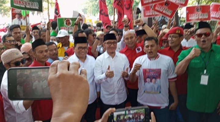 Ribuan Massa Ikut Kawal dan Iringi Pendaftaran Pertama Pasangan Hasbi-Amir Ke KPU