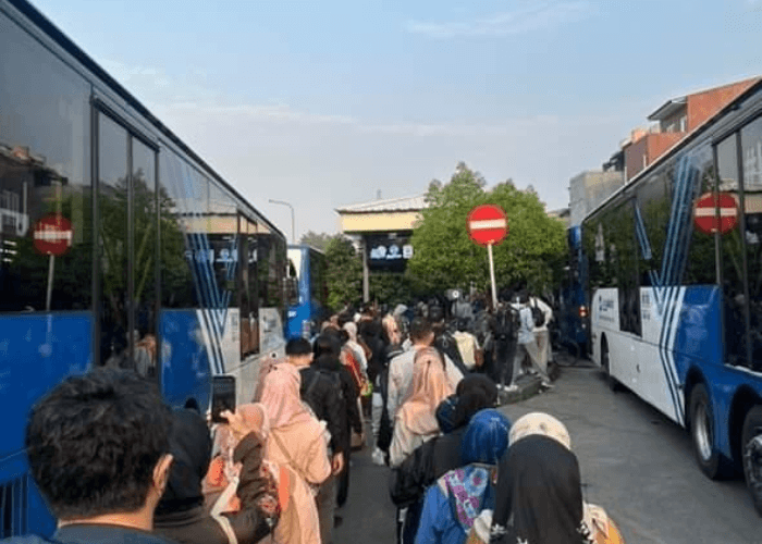 Kemacetan Parah Hingga Antrean Mengular Transjakarta Puri Beta Ciledug, Sambut Hari Perhubungan Nasional