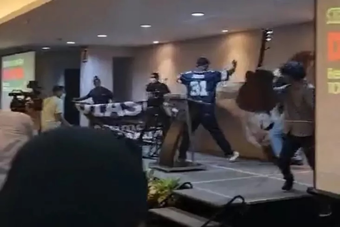 Refly Harun: Diskusi FTA Dianggap Penghianat Bangsa, Diduga Aksi Anarkis dilakukan Aktor Dibalik Layar dengan Membayar Sejumlah Preman