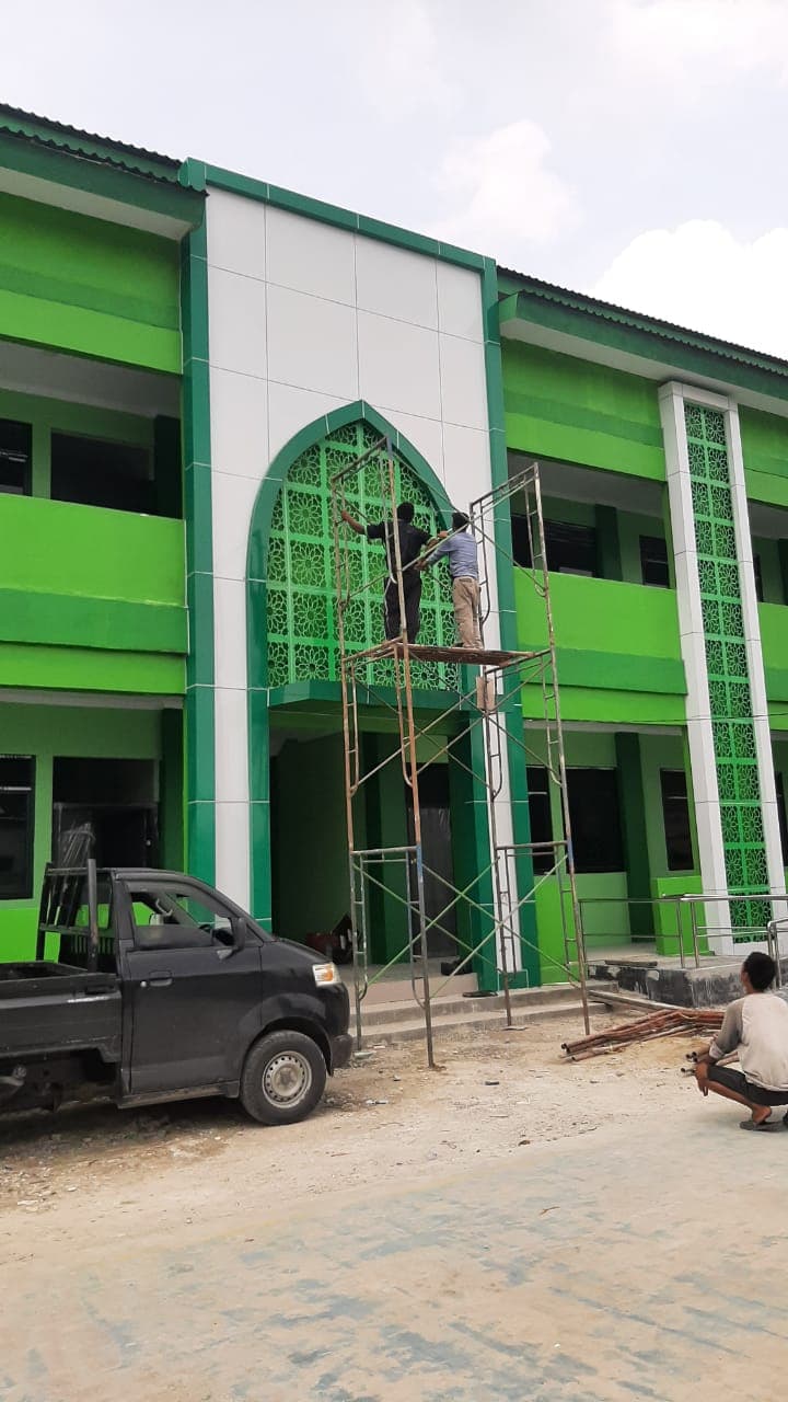 Proyek MTsN Pasir Bungur Terancam Mangkrak, Pekerja Menjerit, Diduga Upah Tak Kunjung Dibayar