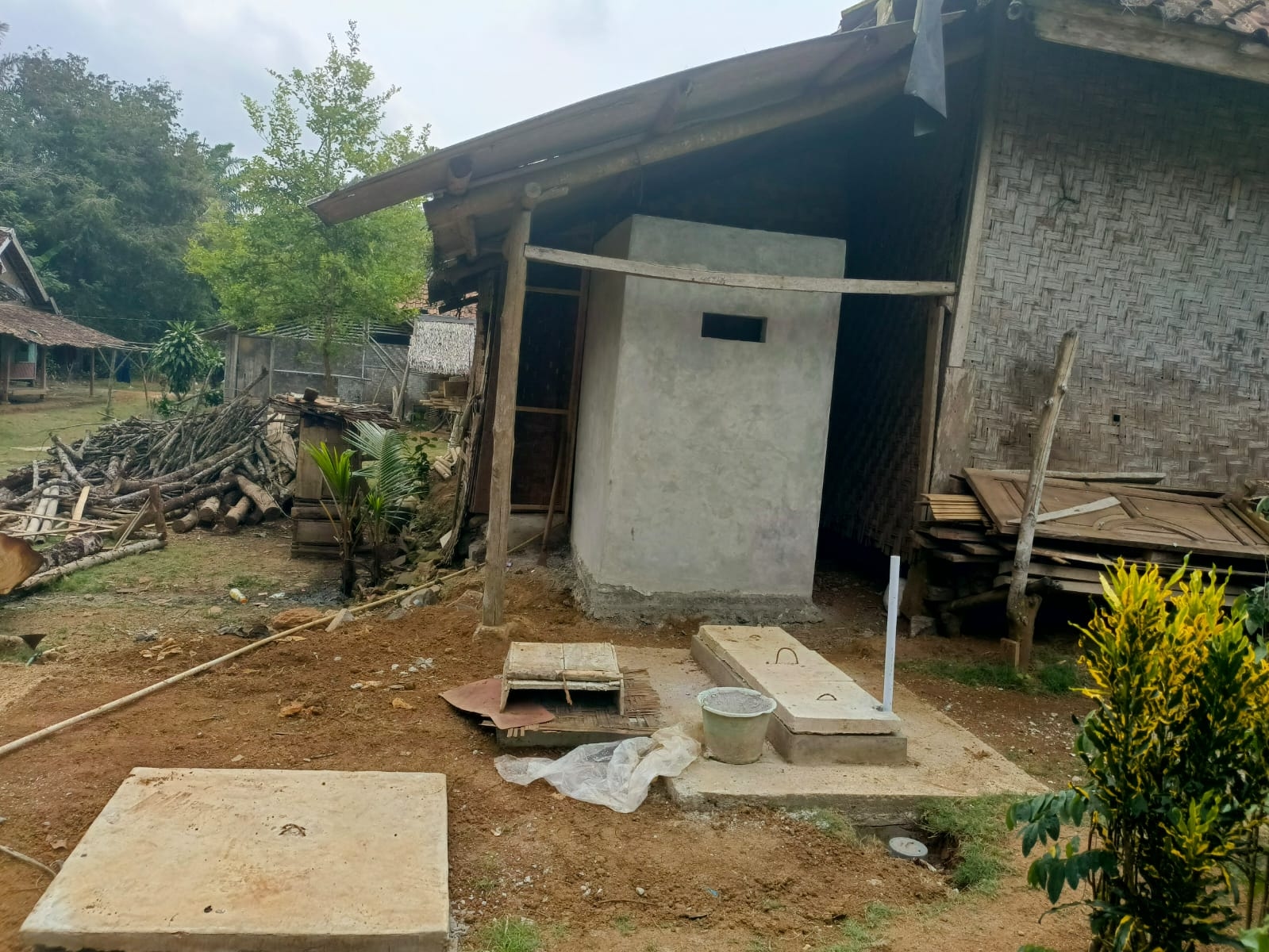 PUPR Lebak Lakukan Aksi Menghindar, Saat Ditanya Kejelasan Anggaran Rp1,2 M Pembangunan 102 Tangki Septic Tank bagi Warga Lebak Banten