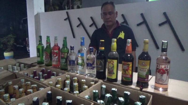 Penjual Miras Berkedok Toko Plastik di Ciledug Tangerang Digerebek, Ratusan Botol Disita
