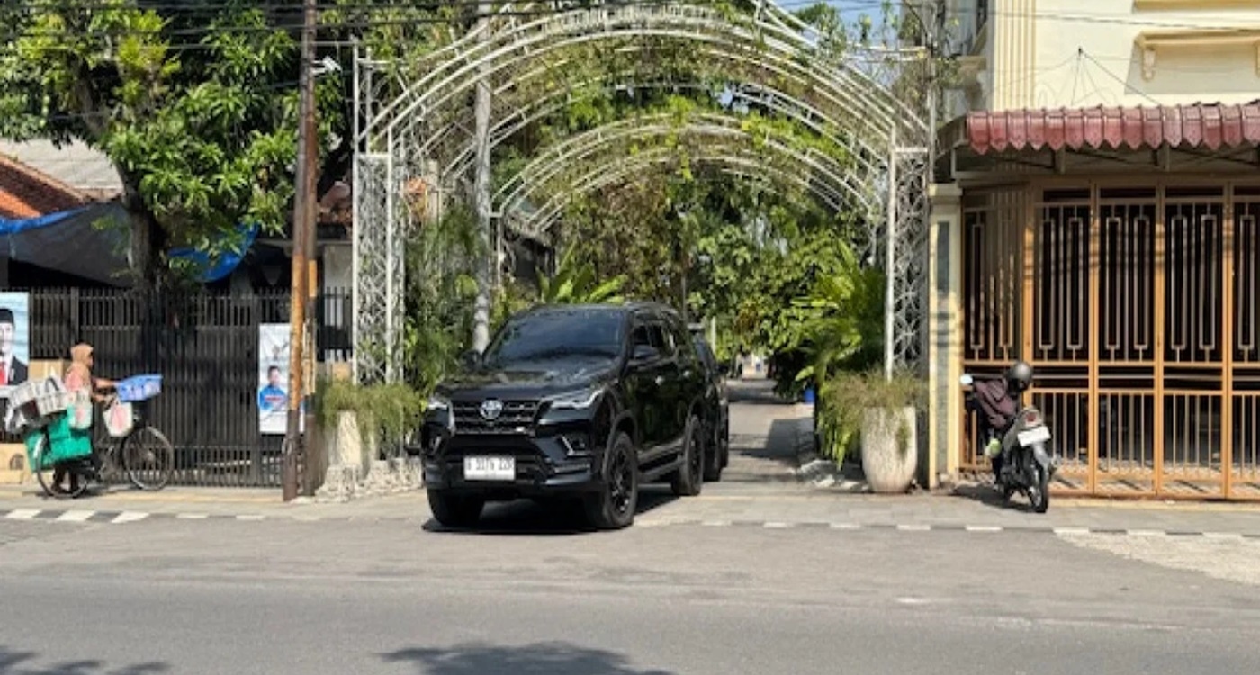 Setelah 2 Hari Purnatugas, Jokowi beserta Istri Keluar Rumah Hanya di Iringi Dua Mobil