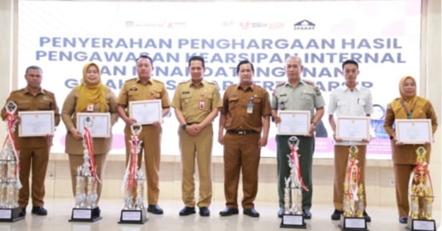 Pemkab Tangerang Serahkan Penghargaan Kearsipan, Dalam Pencanangan Gerakan Nasional Sadar Arsip