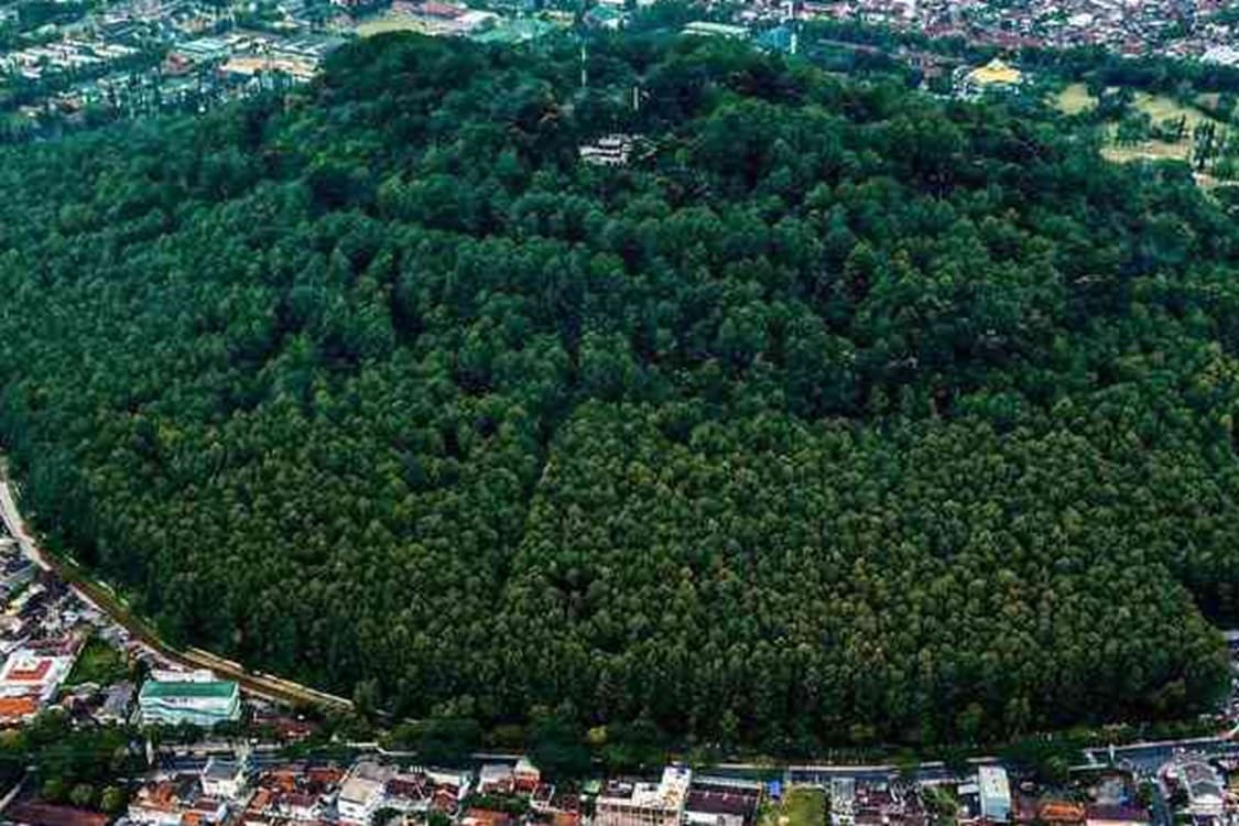 Prabowo bawa Kabinet Merah Putih Kegunung Tidar, Upaya Membetuk Kerjasama Tim, Namun Pengamat Menilai: Kuat Unsur Militerisme, Khawatir Otoriter!