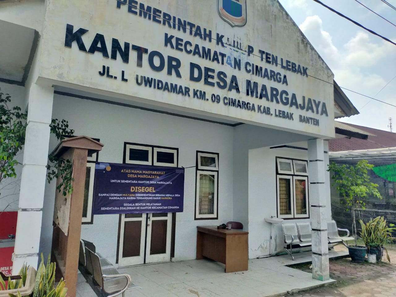 Kades Margajaya Lebak Tersandung Narkoba, Akibatnya Warga Segel Kantor Desa