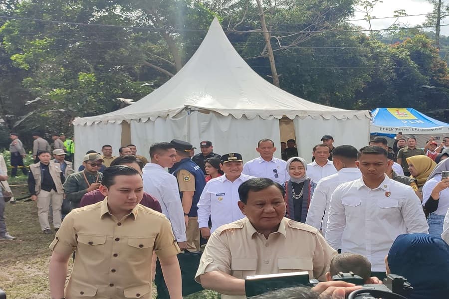 Presiden Prabowo Mencoblos Pilkada Bupati Bogor dan Gubernur Jawa Barat di TPS 08 Bojongkoneng