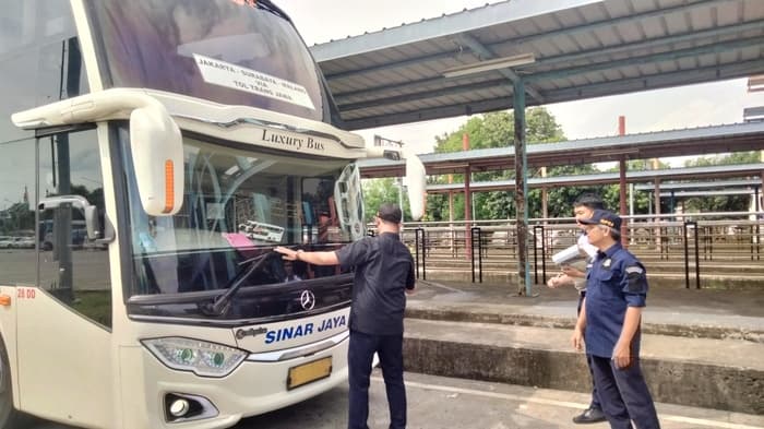 Hari Pertama Ramp Check di Terminal Pondok Cabe Tangsel, Kemenhub Temukan 8 Bus Tidak Laik Jalan