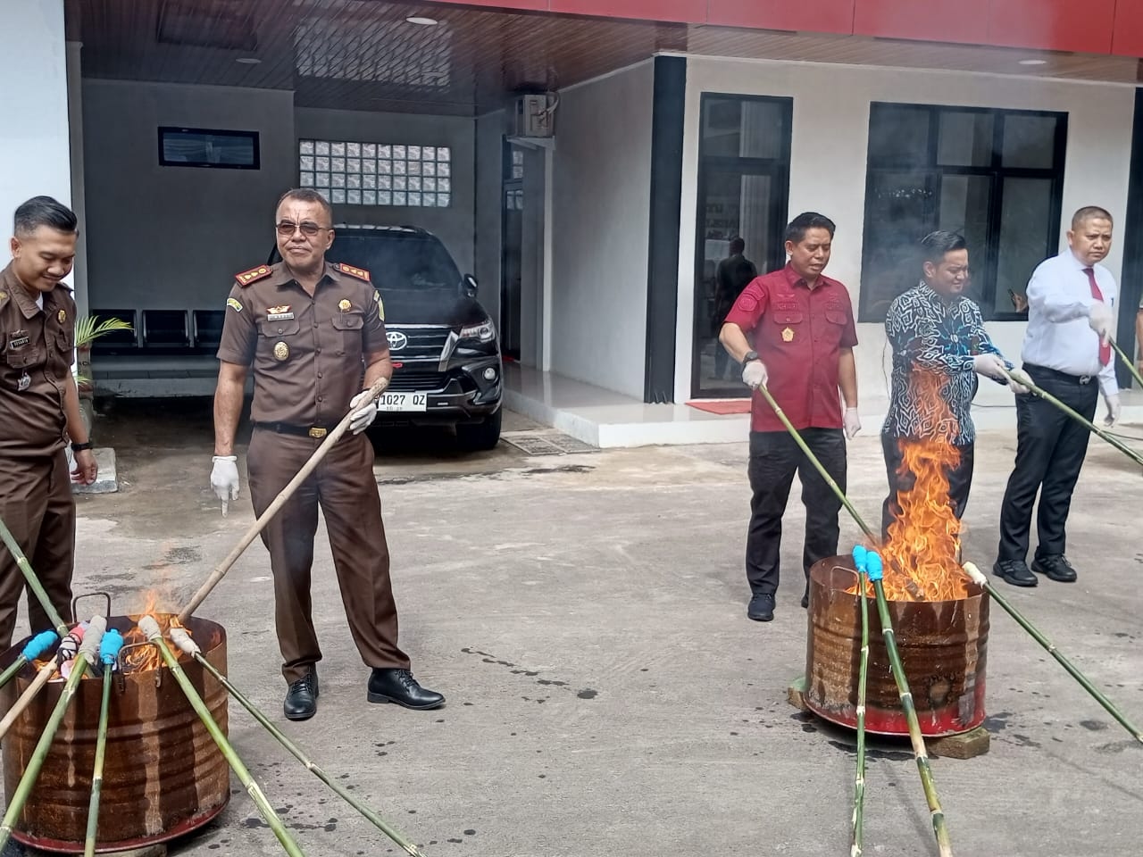 Kejaksaan Negeri Lebak Musnahkan Barang Bukti Hasil Kejahatan