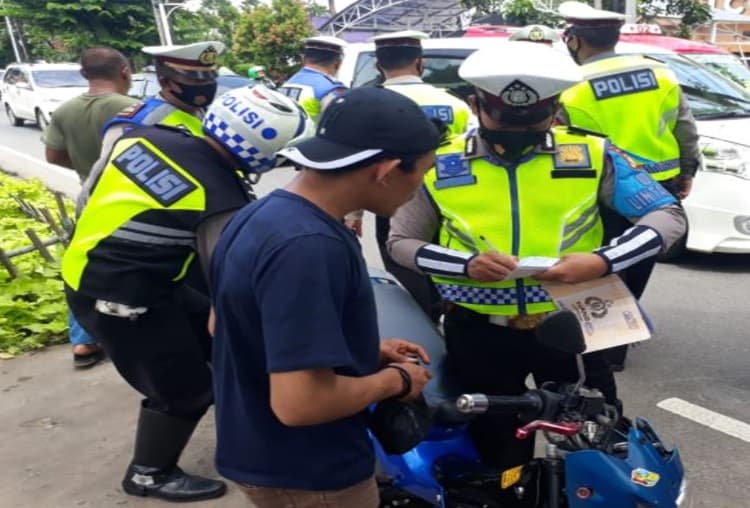 Viral Video Wanita Diduga Nego Tilang dengan Polisi, Kini Pengunggah Klarifikasi dan Minta Maaf