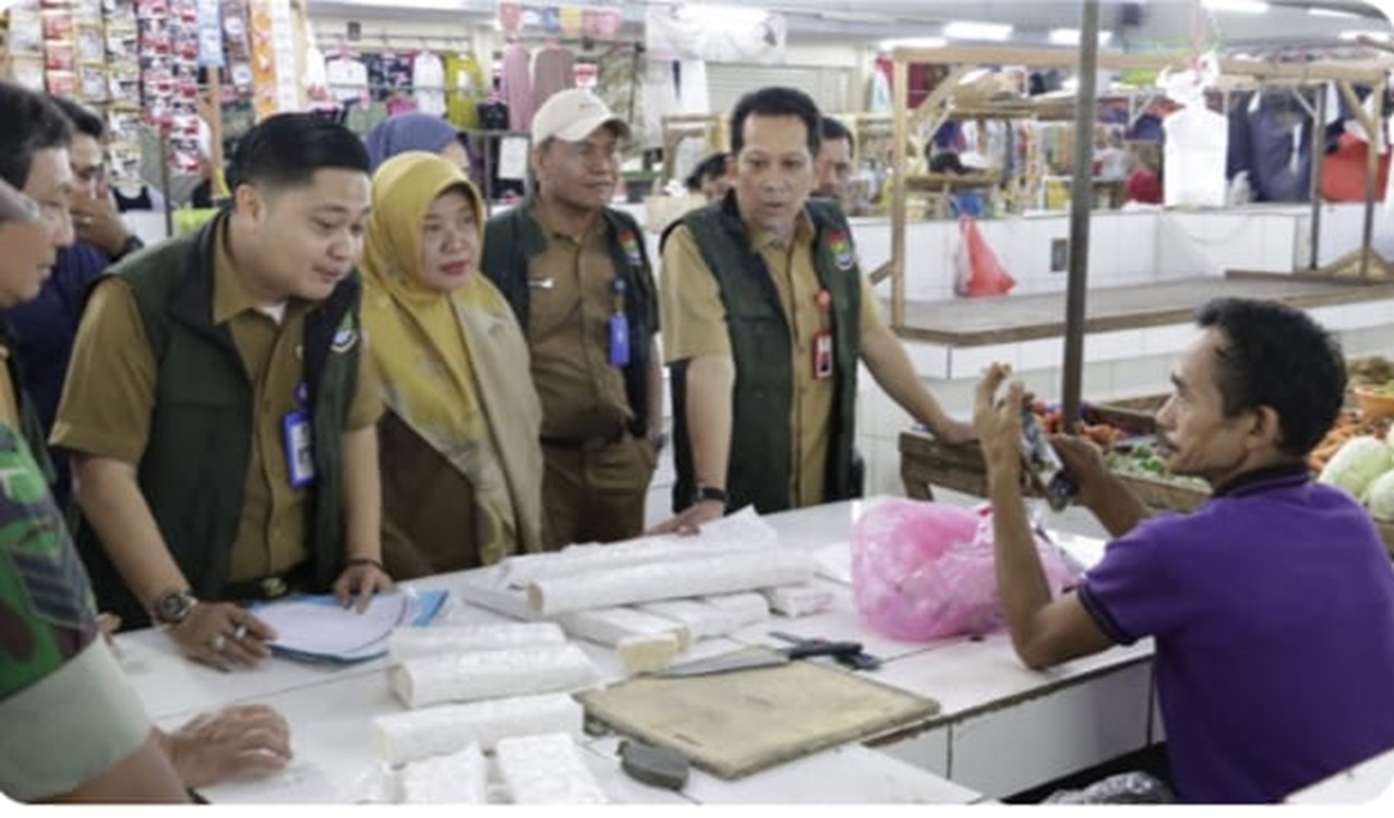 Pj Bupati Tangerang Sidak Pasar Cisoka, Pastikan Harga Bahan Pokok Stabil dan Terjangkau