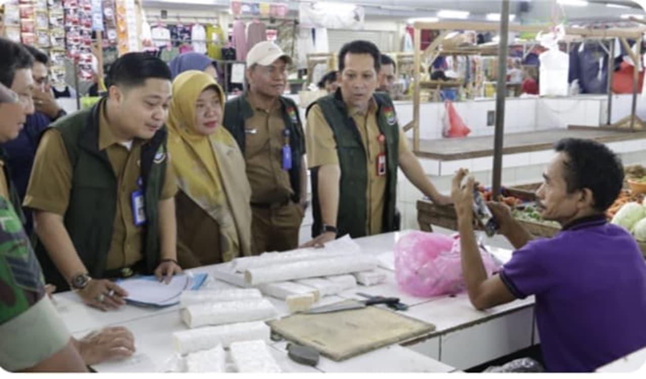 Pj Bupati Tangerang Sidak Pasar Cisoka, Pastikan Harga Bahan Pokok Stabil dan Terjangkau