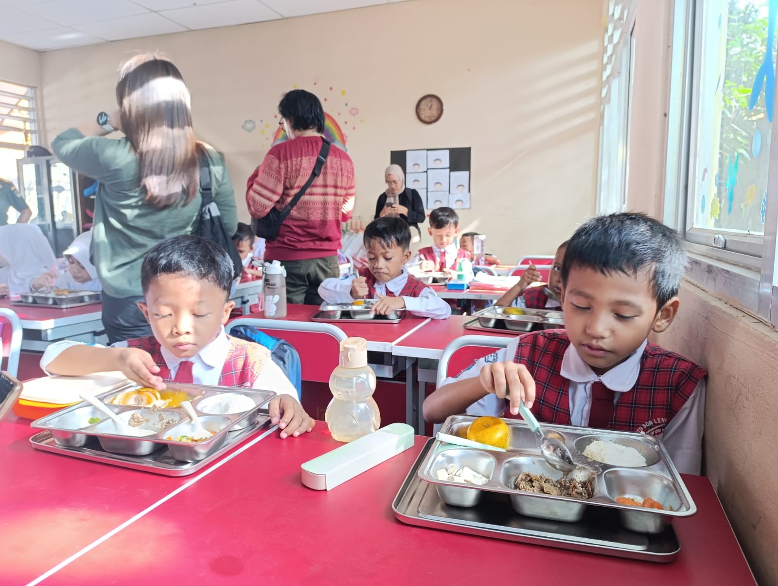 Wakil Menteri Investasi Pantau Pelaksanaan MBG di Tangsel