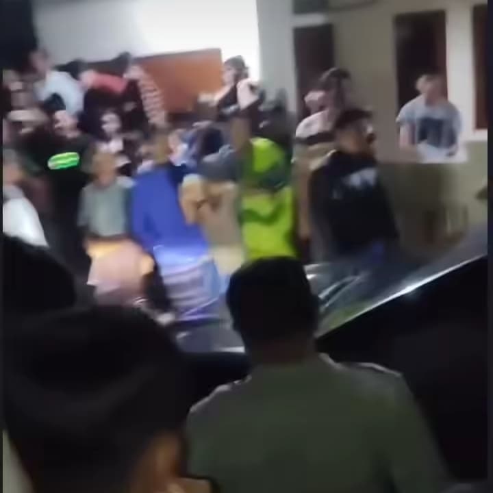 Tim Resmob Polres Lebak Lakukan Tembakan ke Udara Guna Redam Situasi Amukan Massa Terhadap Kasus Pencabulan