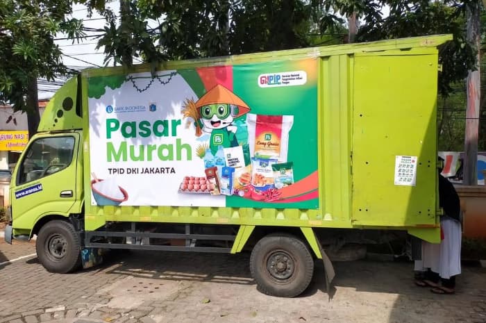 Food Station Gelar Pasar Murah di Kelurahan Kalideres Jajakan Sembako Murah, Warga Sangat Antusias
