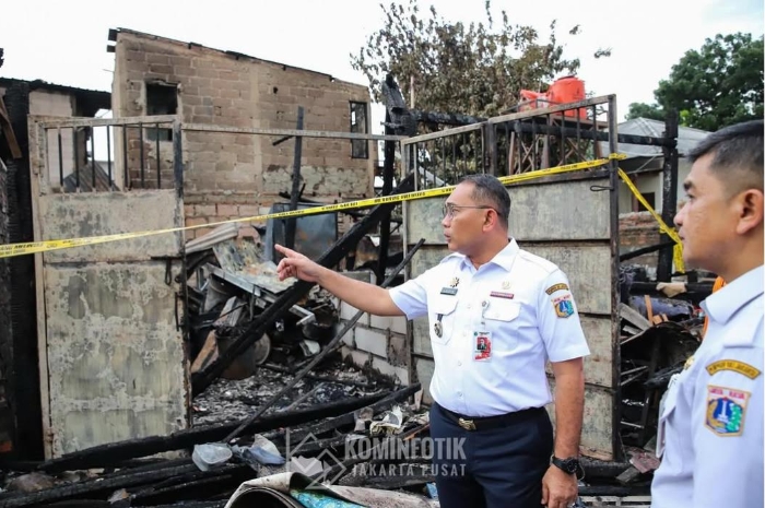 Kebakaran Hanguskan Puluhan Rumah di Kemayoran, Wali Kota Jakarta Pusat Tinjau Langsung Kondisi Korban