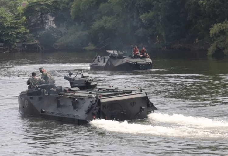 Kapal TNI AL Mengamuk di Teluk Jakarta Presiden Prabowo Justru Tersenyum Ada Apa?