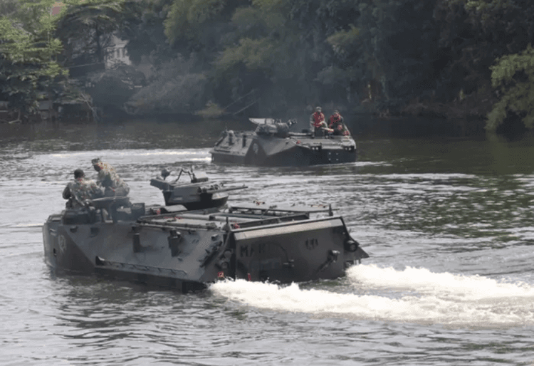 Kapal TNI AL Mengamuk di Teluk Jakarta Presiden Prabowo Justru Tersenyum Ada Apa?