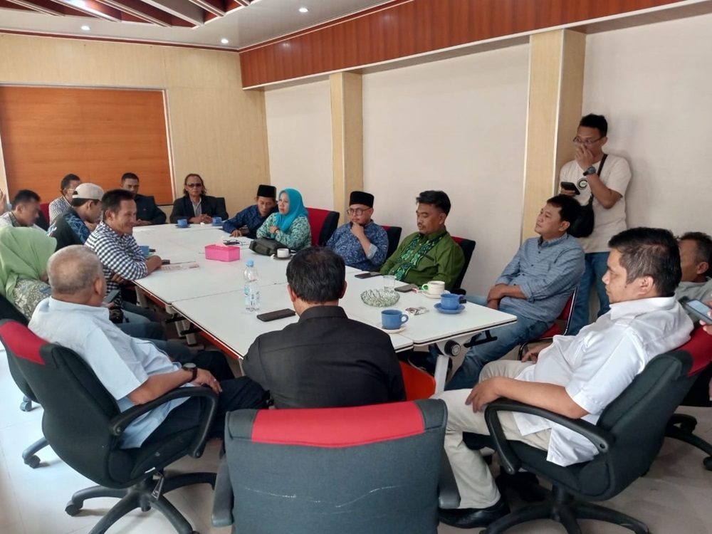 Warga Desa Kertajaya Datangi DPRD Lebak, Tuntut Berhentikan Kades, Diduga Tersandung Kasus Narkoba