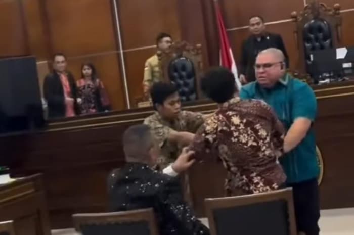 Sidang Ricuh! Razman Nasution Protes Keputusan Hakim, Ngamuk Dekati Hotman Paris