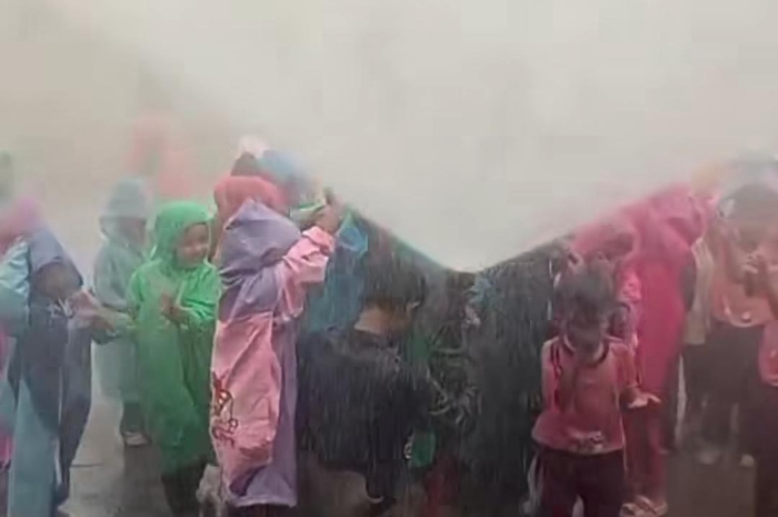 Siaga Api Sejak Dini! Ratusan Anak TK di Sobang Ikuti Sosialisasi Pengenalan pemadam kebakaran