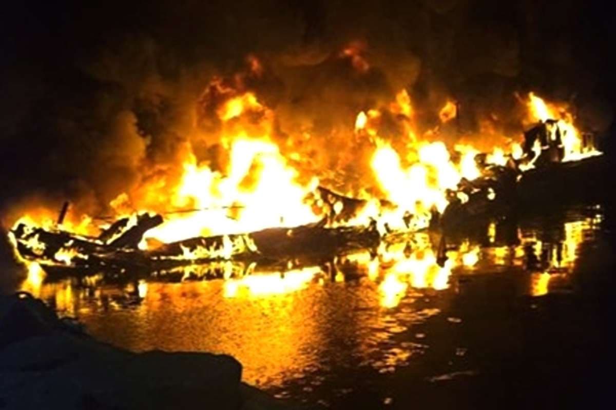 Detik-Detik KM Barcelona V Terbakar di Laut Talise, Basarnas Kerahkan Tim Gabungan