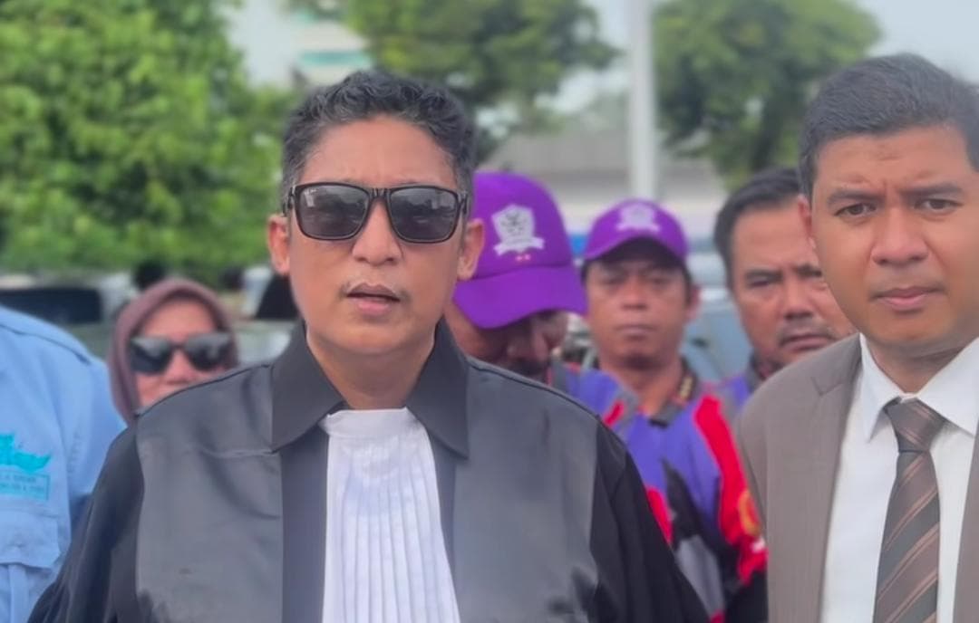 Firdaus Oiwobo Resmi Dipecat, Pertanyakan Siapa yang Naikkan Dia Ke Atas Meja di Persidangan