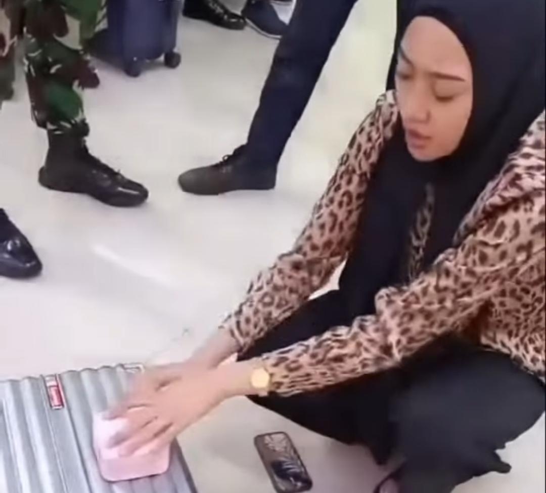 Seorang Wanita Ngamuk di Bandara Halu Oleo Kendari, Mengaku Kehilangan Emas di Bagasi