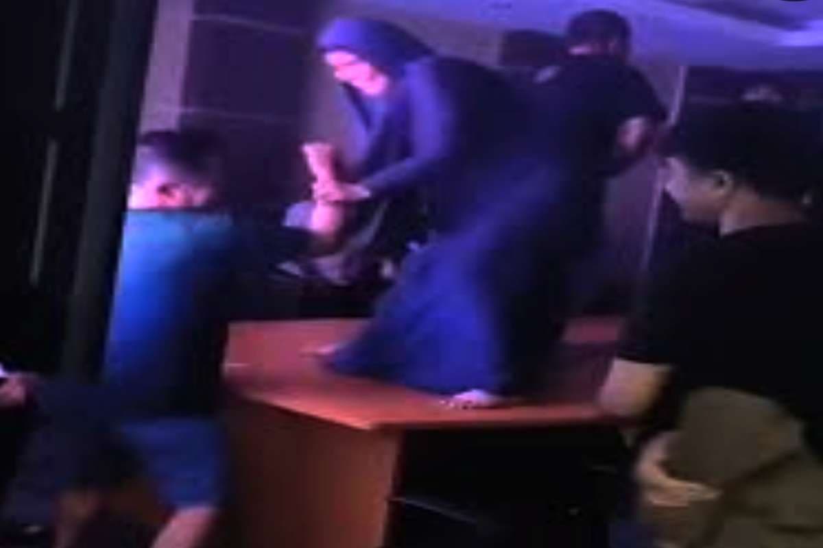 Pesta Liar di Kantor Dinas PUPR Kutai Timur: Joget di Meja, Sawer Uang, Tuai Kecaman!