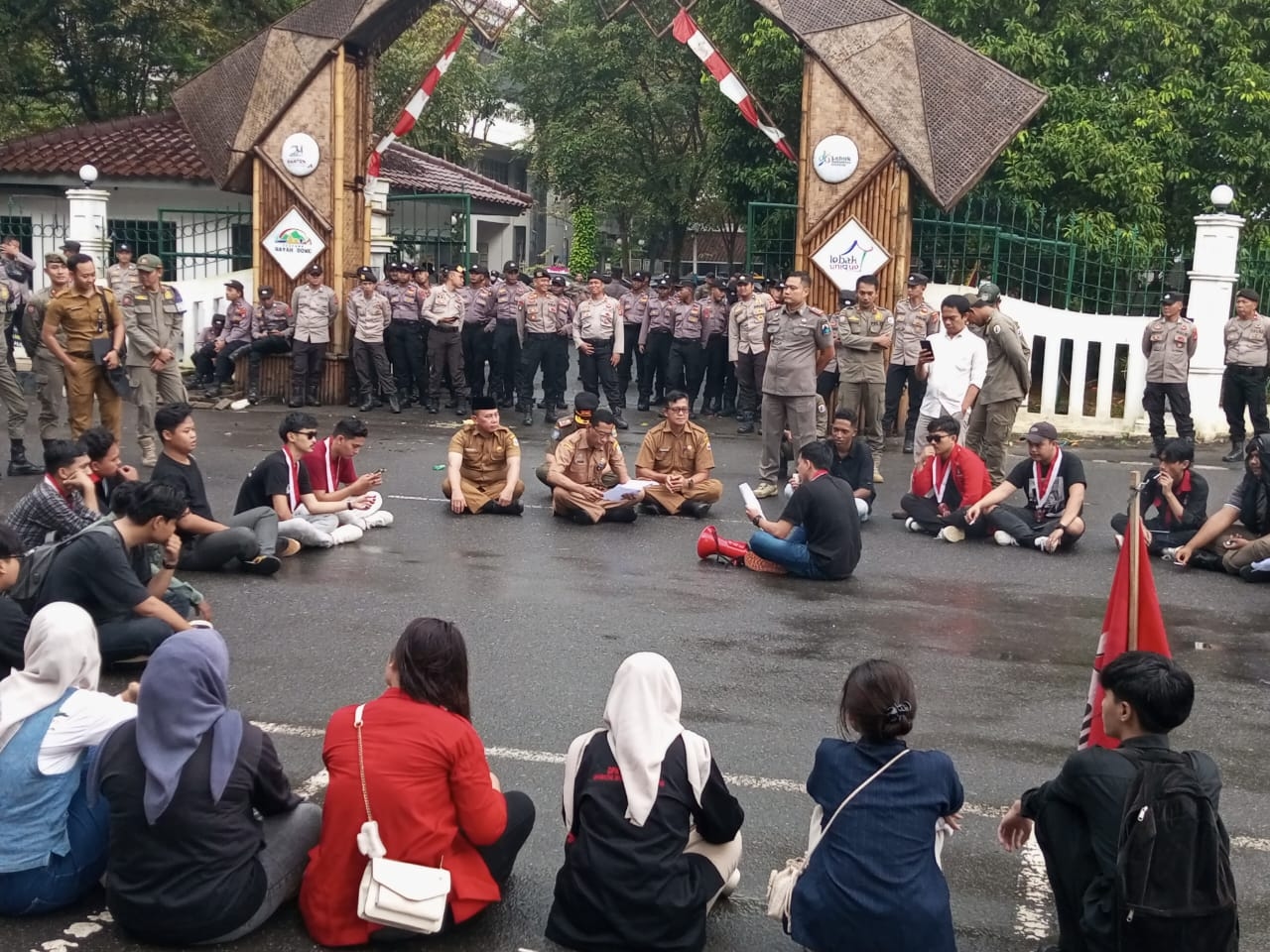 KPU dan Pemda Lebak Didemo Mahasiswa Gegara Beli Mobil Baru Ditengah Efesiensi Anggaran