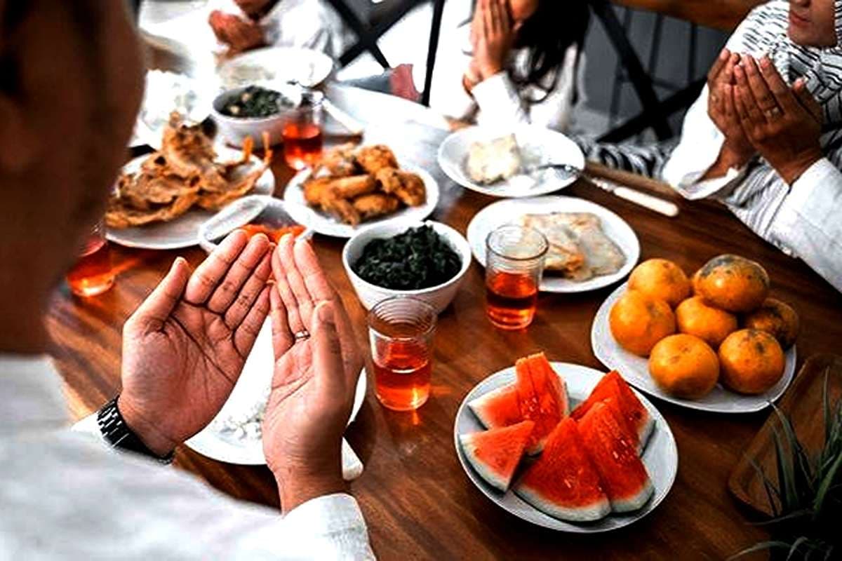 Kehangatan Tradisi Berbuka Puasa: Lebih dari Sekadar Membatalkan Puasa