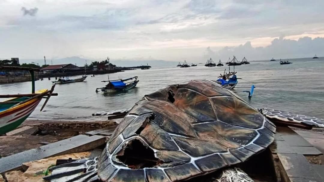 Patung Penyu yang Habiskan Dana Bernilai Fantastis di Sukabumi Rusak, Diduga Hanya Berbahan Kardus