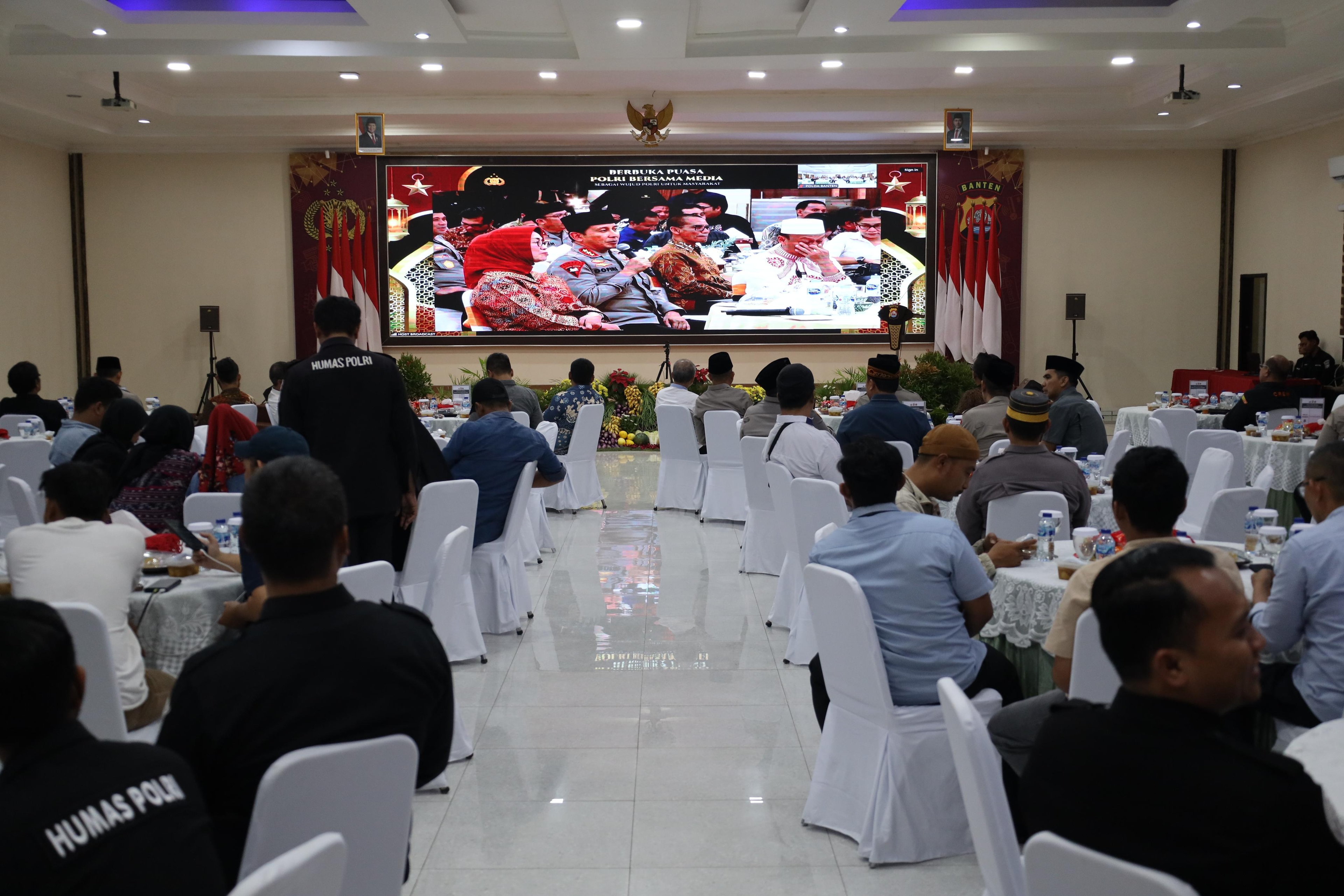 Polda Banten Ikuti Zoom Meeting dan Buka Bersama Kapolri dengan Insan Media