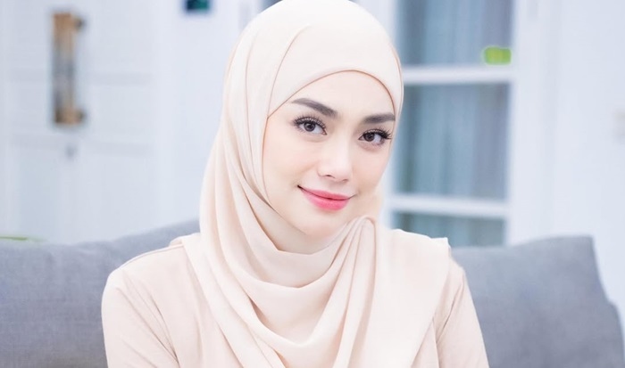 Sekarang Agama Celine Evangelista Islam Buktinya Jalani Umrah ke Makkah, Banjir Doa Usai Lakukan Ini di Depan Ka'bah