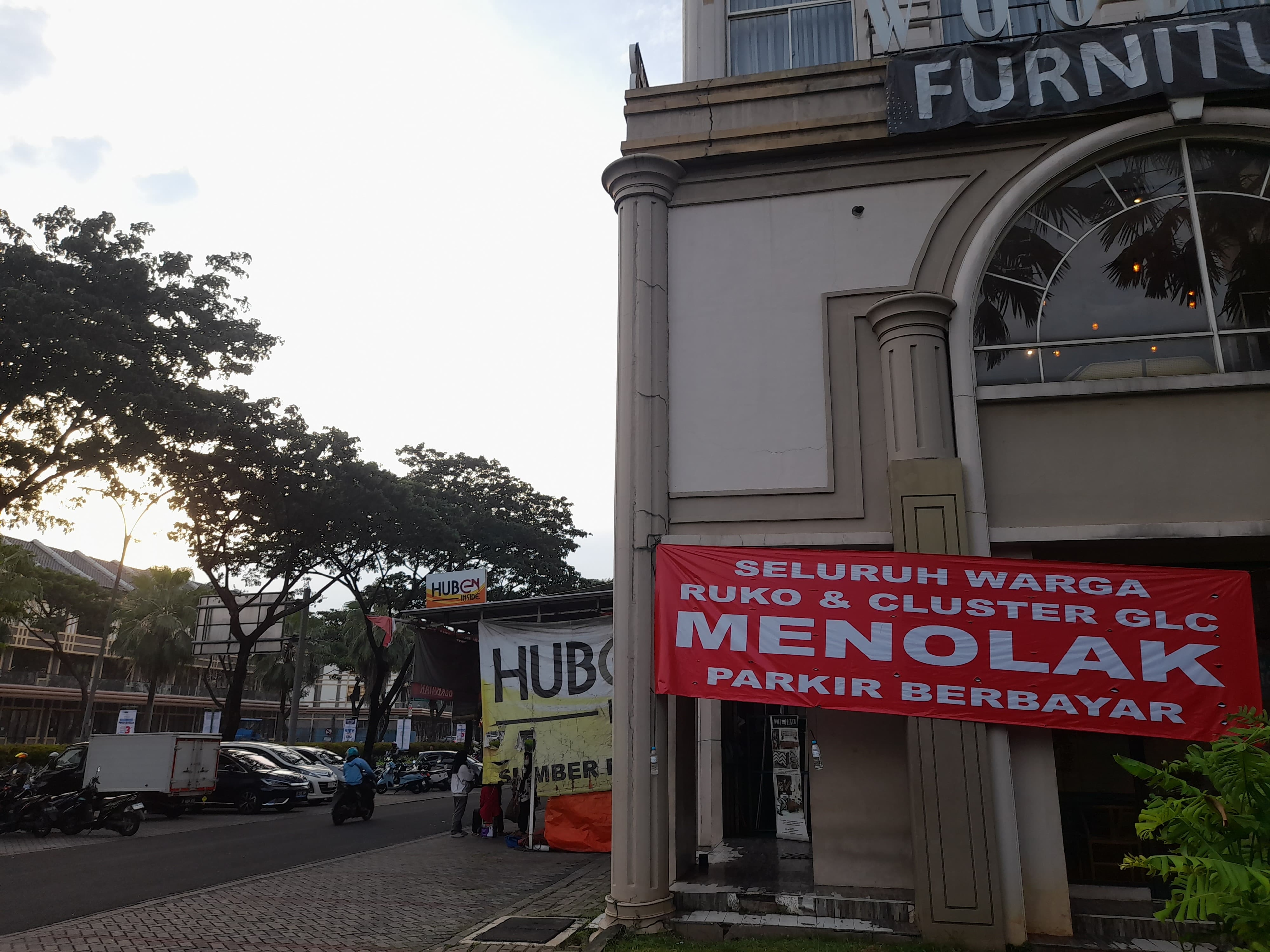 Warga Ruko Green Lake City Tangerang Gelar Aksi Penolakan Parkir Berbayar