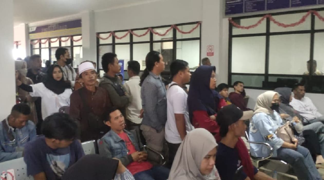 Kantor UPTD PPD Wilayah Lebak, Hari Pertama Pemutihan Pajak Kendaraan Diserbu Masyarakat