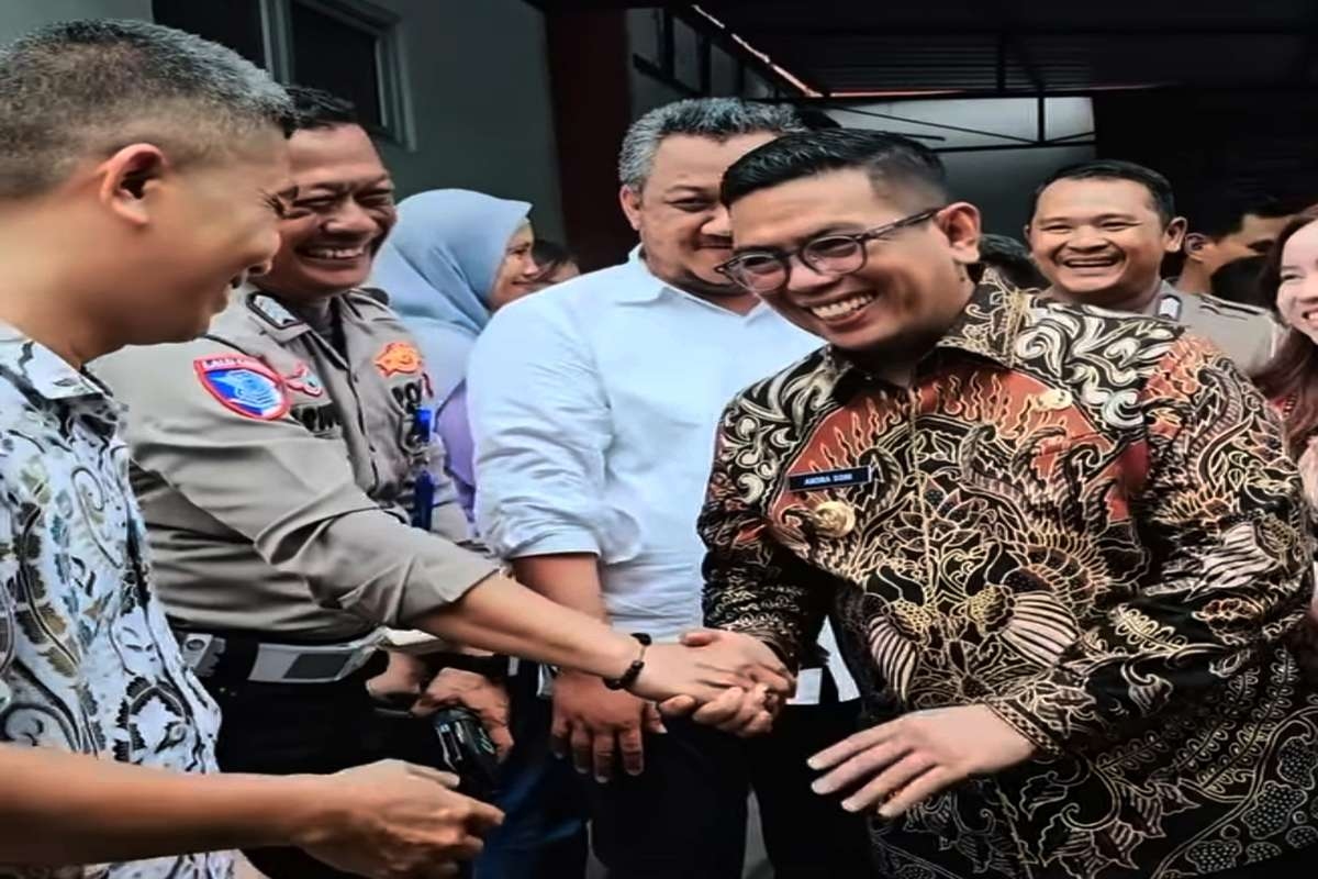 Gagahnya Andra Soni Hadapi Demo Banten, Dengarkan Keinginan Massa di Tengah Hujan