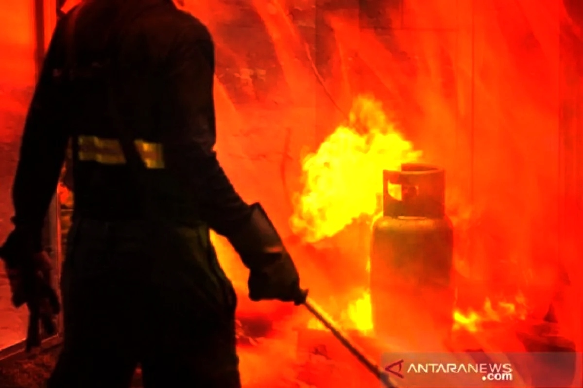 Tragis! Praktik Oplos Gas LPG di Pondok Labu Berujung Maut, Rumah Ludes, Pelaku Terbakar
