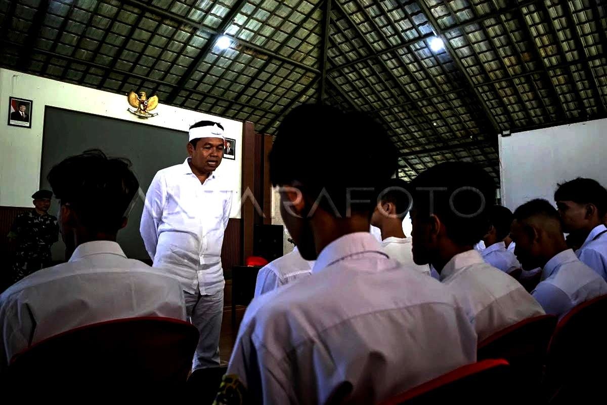 Gaya Militer Masuk Sekolah: Rp6 Miliar Taruhan Dedi Mulyadi untuk Gembleng 900 Karakter Siswa Jabar