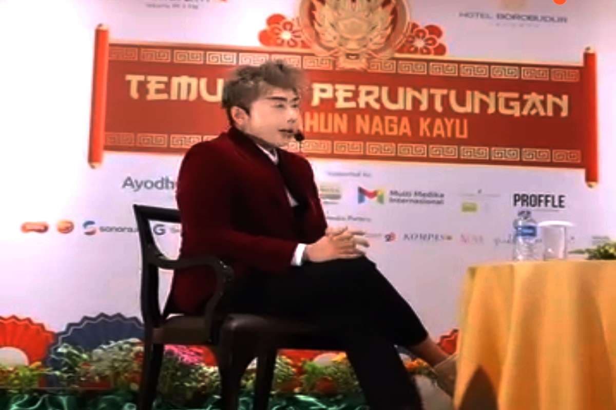 WAISAK PARA BINTANG: Dari Roy Kiyoshi hingga Reza Arap, Ini Kisah Spiritual Mereka!