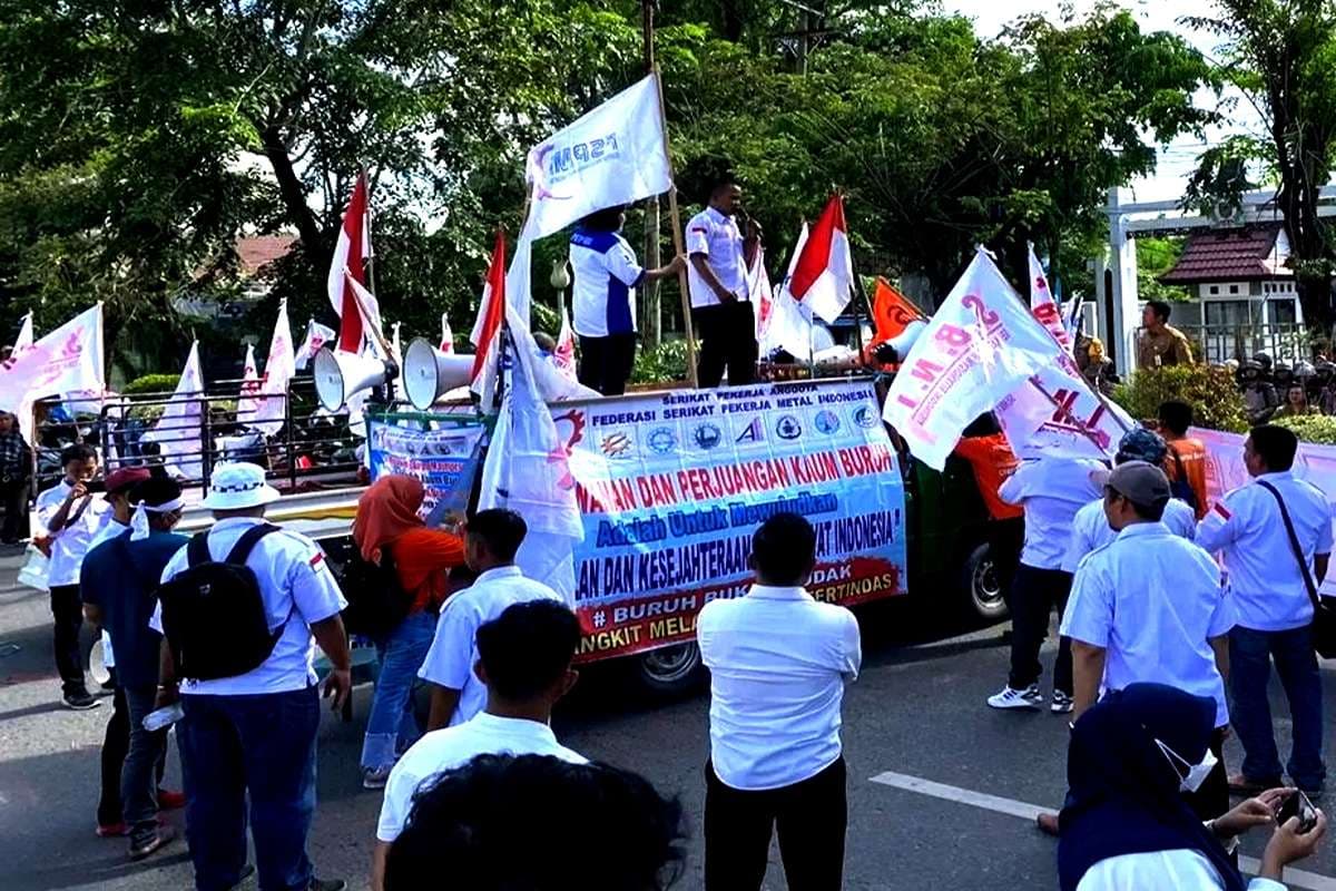 2 Dekade Mengabdi, Dibuang Sepihak: Jerit Buruh Cokelat di Bekasi Tuntut Keadilan!