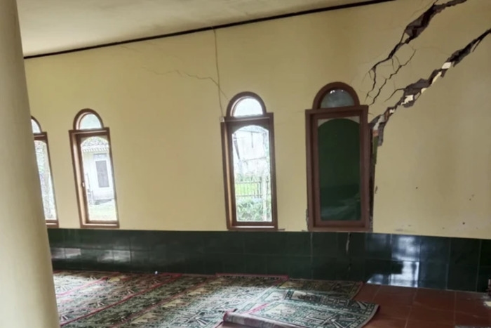 Bencana Pergerakan Tanah Hantam Cianjur: Ratusan Rumah Rusak, Warga Mengungsi