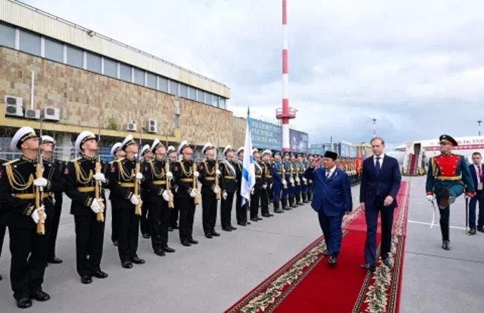 Tiba di Rusia, Prabowo Disambut Hangat Jajar Kehormatan dan Siap Bertemu Putin